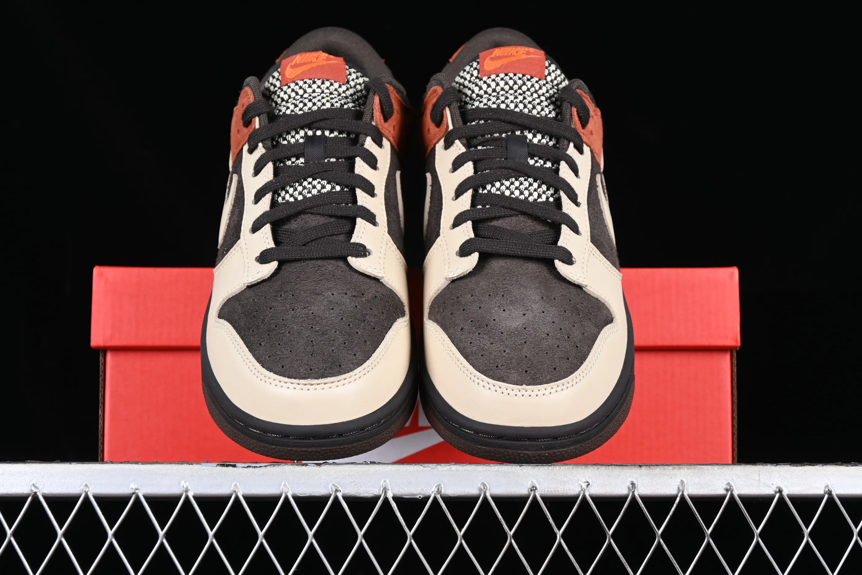 All categories Nk SB Dunk series Nk SB Dunk Low low-top sneakers M version pure original Nk Dunk Low "Red Panda" Red Panda SB low-top sports and leisure sneakers FV0395-200